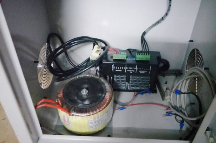 環(huán)型變壓器用于送料機上