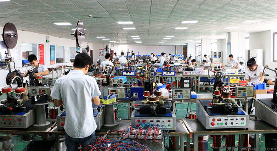 圣元公司生產車間加急生產中