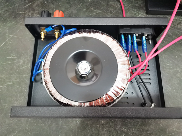 調(diào)光玻璃電源內(nèi)部結(jié)構(gòu)