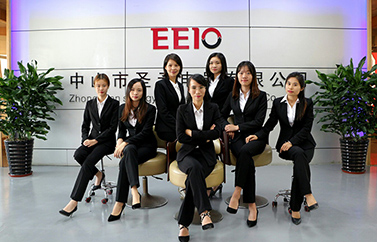 圣元電器伙伴們前臺職業(yè)裝合影